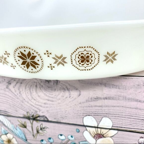 Vintage Pyrex Town and County Divided Casserole Dish - Picture 4 of 9